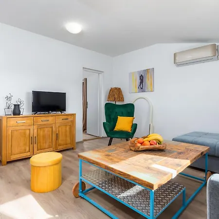 Apartment Stunning In With Kitchen *