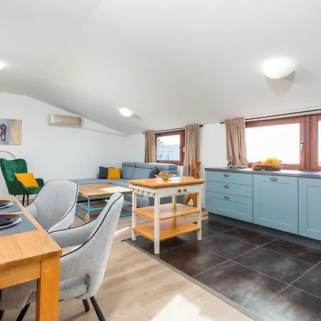 Stunning In With Kitchen פאז'אנה
