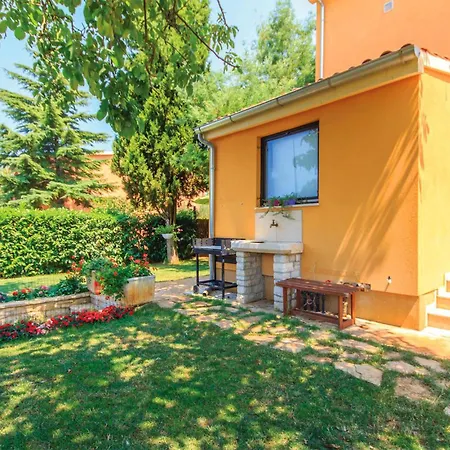 Stunning In With Kitchen Apartment *