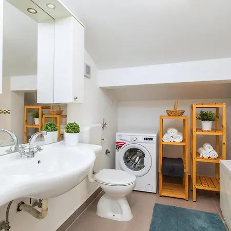 Apartment Stunning In With Kitchen Fazana